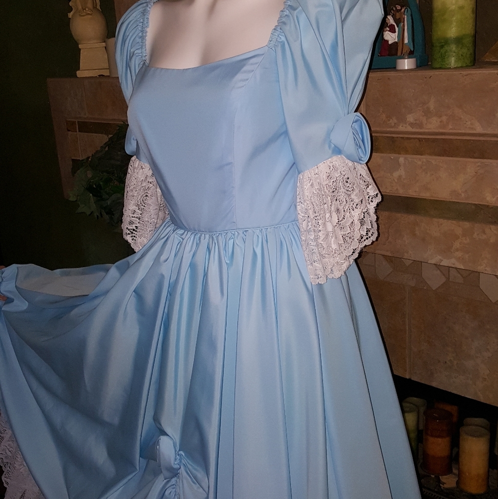 Dress - Picture 4 of 4